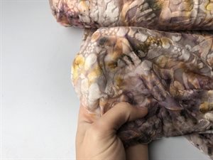 Velour - blomsterprint i velour og tie dye motiv i sarte toner